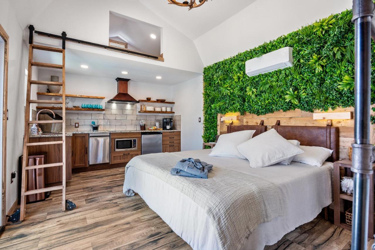 Romantic Tiny Luxury Retreat W Heated Pool, Sauna N Outdoor Shower In Wimberley 10 Acres Экстерьер фото