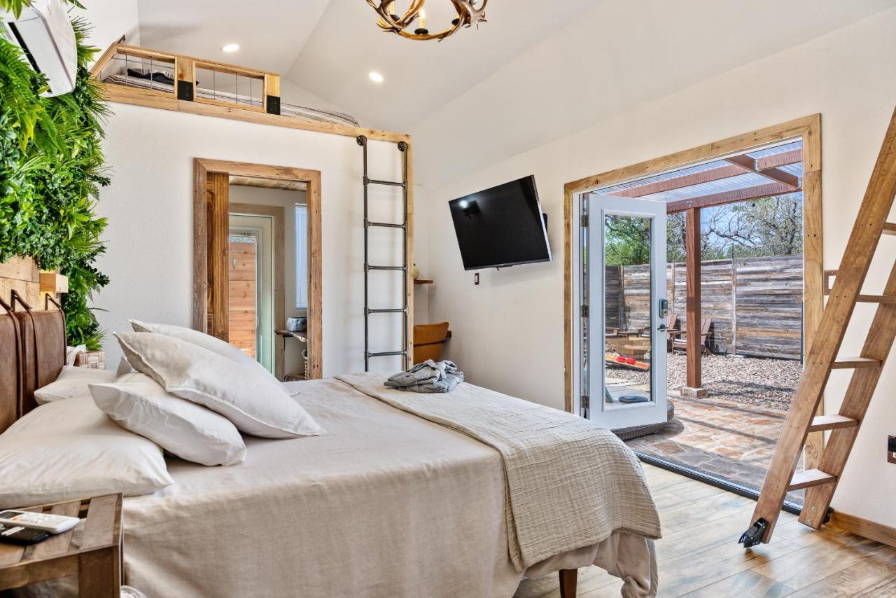 Romantic Tiny Luxury Retreat W Heated Pool, Sauna N Outdoor Shower In Wimberley 10 Acres Экстерьер фото