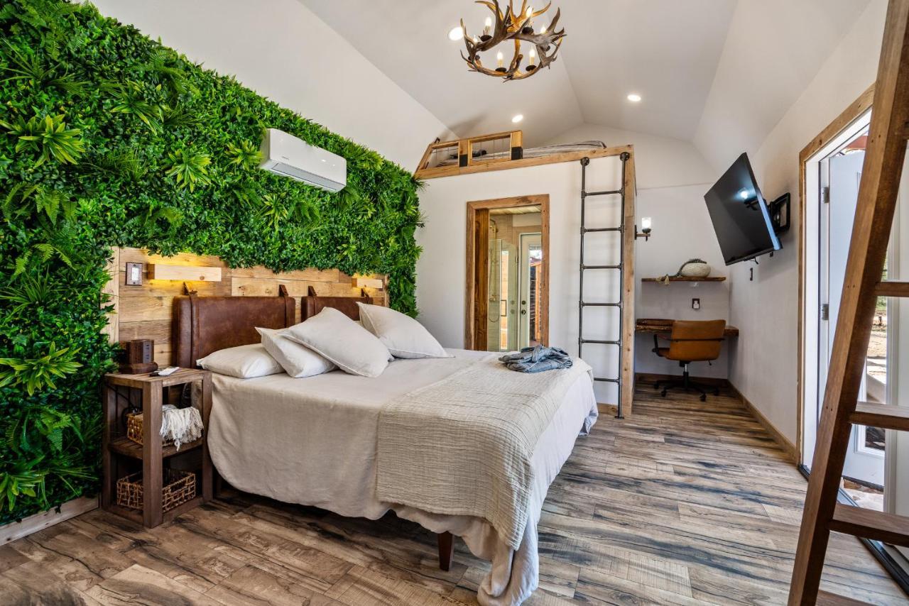 Romantic Tiny Luxury Retreat W Heated Pool, Sauna N Outdoor Shower In Wimberley 10 Acres Экстерьер фото