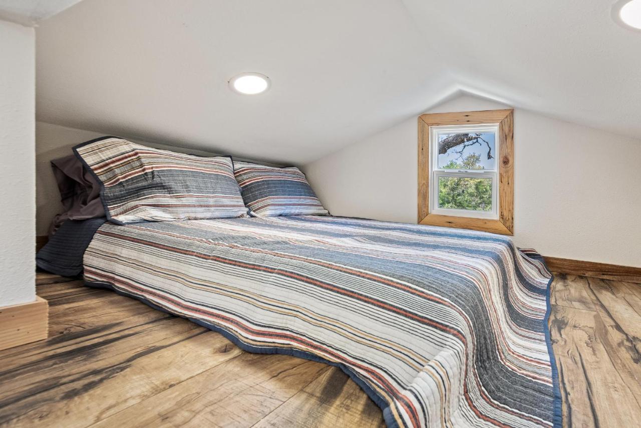 Romantic Tiny Luxury Retreat W Heated Pool, Sauna N Outdoor Shower In Wimberley 10 Acres Экстерьер фото